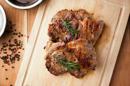 Chuleta de Cerdo con Cuero (Pork Chop) (Cruda)